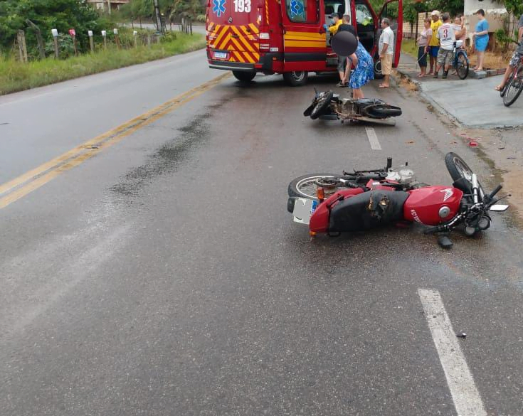 Mulher e adolescente ficam feridos após colisão entre motos em Tubarão (2)