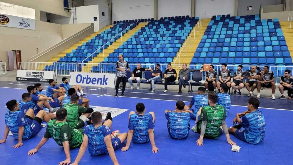 Morruga comanda o primeiro treino no Tubarão Futsal