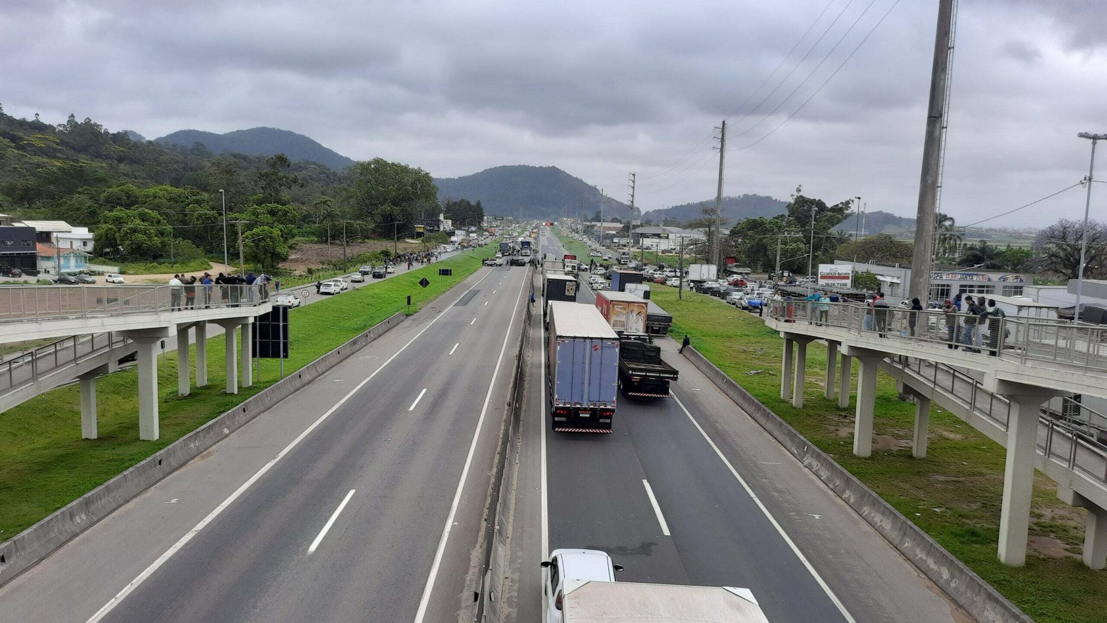 Com obras na pista, BR-280 tem dois pontos de interdição em Mafra