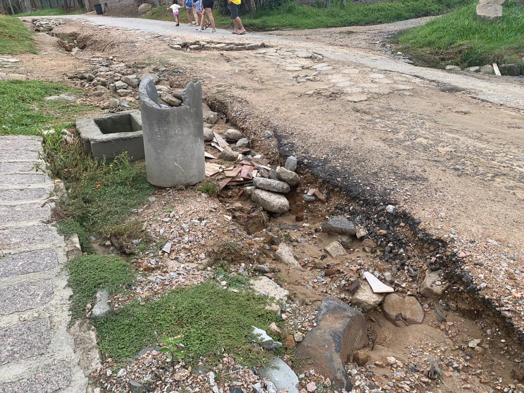 Moradores da Praia do Cardoso fazem manifestação por conclusão de obra (1)