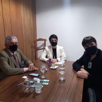 Aluno de Tubarão apresenta projeto de bula em áudio ao Palácio do Planalto