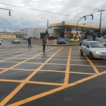 Após registro de filas, prefeitura de Tubarão faz ajuste em semáforo no acesso Norte