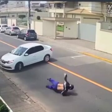 Duas colisões entre moto e carro são registradas no Centro de Tubarão Duas colisões entre moto e carro são registradas no Centro de Tubarão