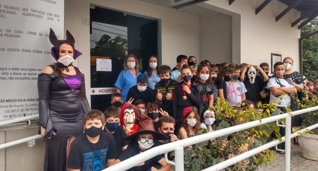 Halloween Solidário: estudantes participam de ação em prol do Hospital São José, em São Martinho