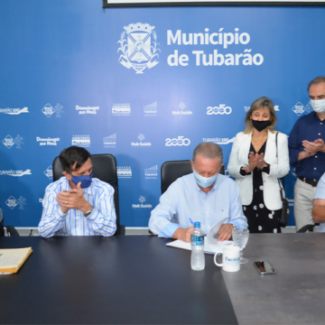 Jornalista Enio Batista, colunista Berto Koch e médico Enéas Paulo Allet Rocha são homenageados em Tubarão Jornalista Enio Batista, colunista Berto Koch e médico Enéas Paulo Allet Rocha são homenageados em Tubarão