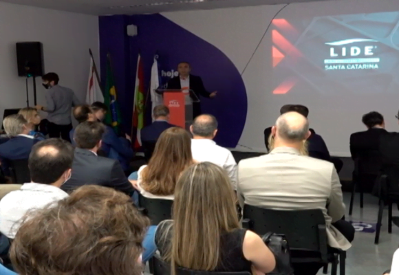 Evento discute educação para o futuro em Araranguá