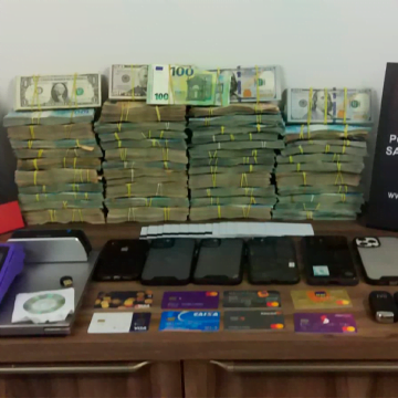 Suspeito de praticar estelionatos em Imbituba é preso com R$ 421 mil e identidade falsa Suspeito de praticar estelionatos em Imbituba é preso com R$ 421 mil e identidade falsa