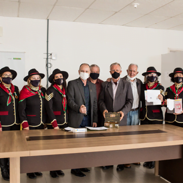 Selos postais em comemoração ao bicentenário de Anita Garibaldi são lançados em Laguna Selos postais em comemoração ao bicentenário de Anita Garibaldi são lançados em Laguna