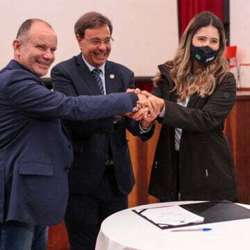 Em Laguna, ministro entrega acervo digitalizado da Casa Candemil e repassa Cine Mussi para o município