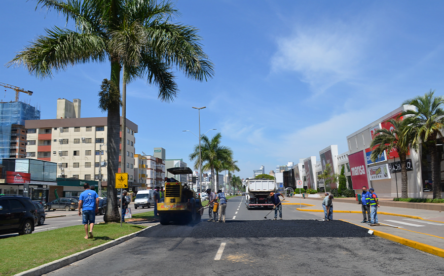 Avenida Marcolino Martins Cabral, em Tubarão, ganha novas faixas elevadas para pedestres