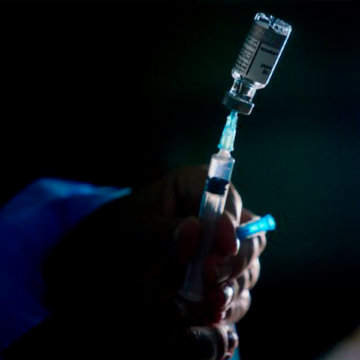 Maiores de 50 anos podem tomar 2ª dose de reforço contra covid-19 a partir de segunda-feira Maiores de 50 anos podem tomar 2ª dose de reforço contra covid-19 a partir de segunda-feira