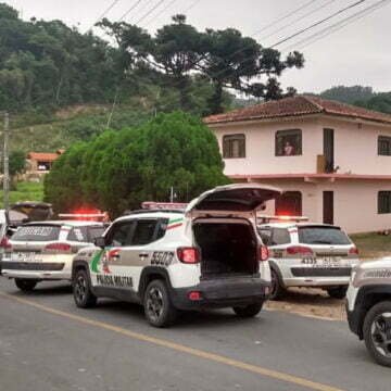 Dois homens são presos depois de assalto a mão armada a luz do dia em Braço do Norte