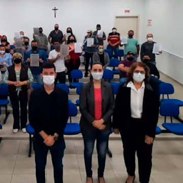 Famílias de Gravatal recebem matrículas de imóveis Famílias de Gravatal recebem matrículas de imóveis