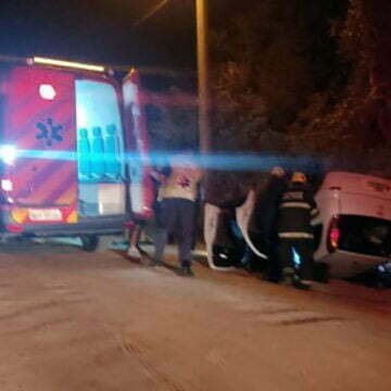 Motorista é resgatado inconsciente após capotamento em estrada de Tubarão