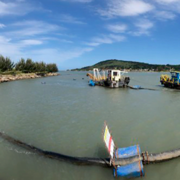 Porto de Laguna inicia dragagem do berço de atracação Porto de Laguna inicia dragagem do berço de atracação