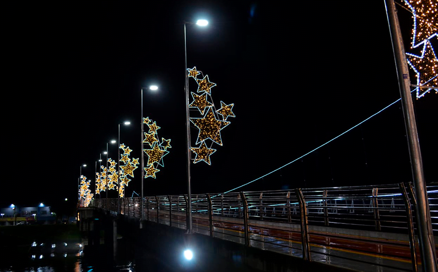 Reparos na iluminação de Natal na passarela de Tubarão serão feitos assim que condições climáticas permitirem
