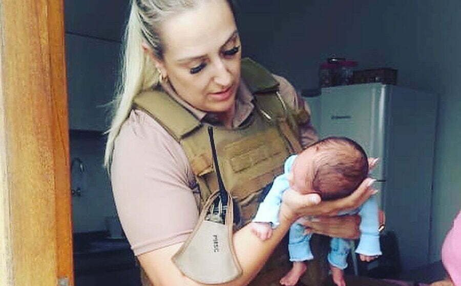 Bebê de um mês é salvo de engasgamento por policial militar em Capivari de Baixo