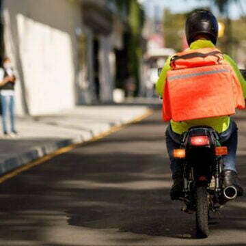 Motoboys de Tubarão devem se cadastrar na prefeitura para trabalharem com entregas Motoboys de Tubarão devem se cadastrar na prefeitura para trabalharem com entregas