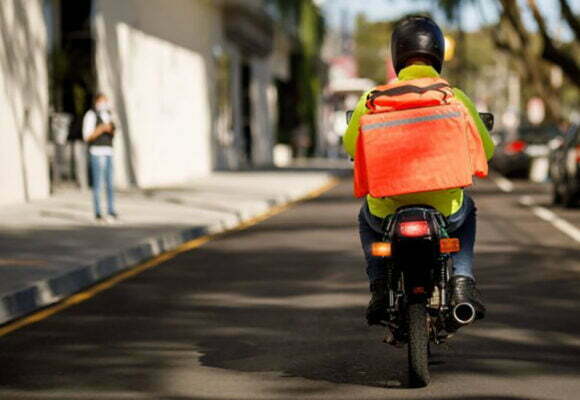Motoboy é assaltado durante entrega em Jaguaruna neste domingo