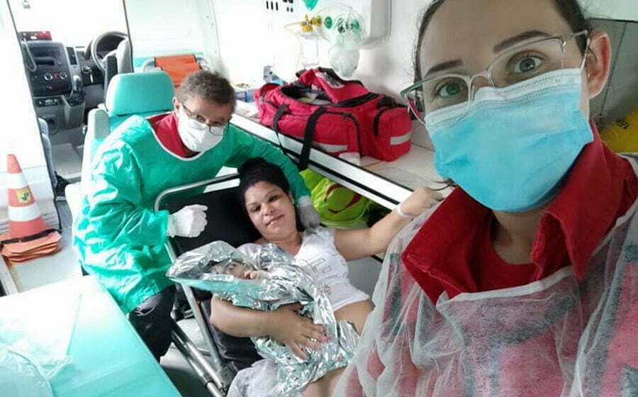 Bebê nasce dentro de ambulância a caminho do hospital
