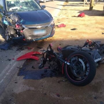 Motociclista morre após colidir com carro em Pescaria Brava Motociclista morre após colidir com carro em Pescaria Brava