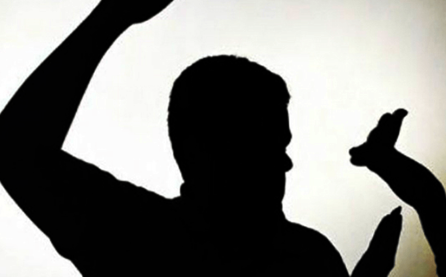 Moradora é rendida e agredida durante assalto em casa no Camacho, em Jaguaruna Moradora é rendida e agredida durante assalto em casa no Camacho, em Jaguaruna