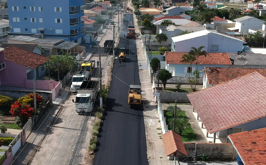 Avenida de Laguna começa a receber pavimentação asfáltica