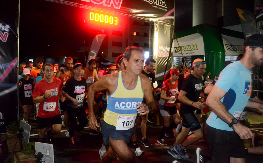 2ª Night Run Provida leva centenas de atletas às ruas de Tubarão