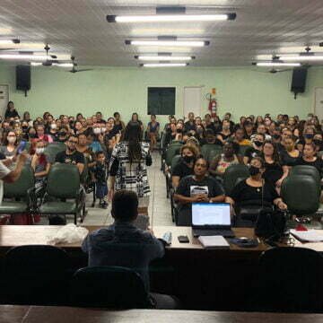 Professores de Capivari de Baixo encerram greve