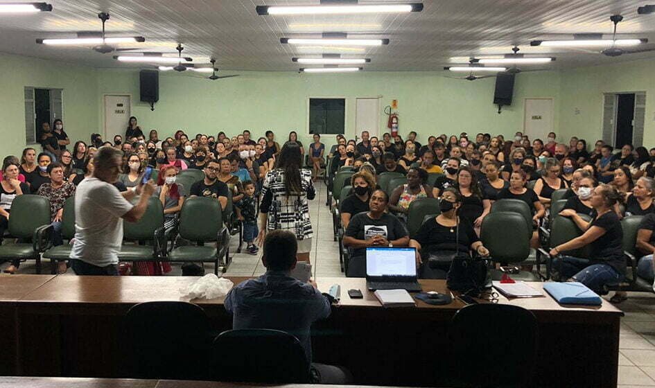Professores de Capivari de Baixo encerram greve