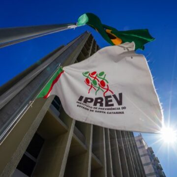 Reajuste de 28,1% é autorizado para aposentados e pensionistas sem paridade em Santa Catarina