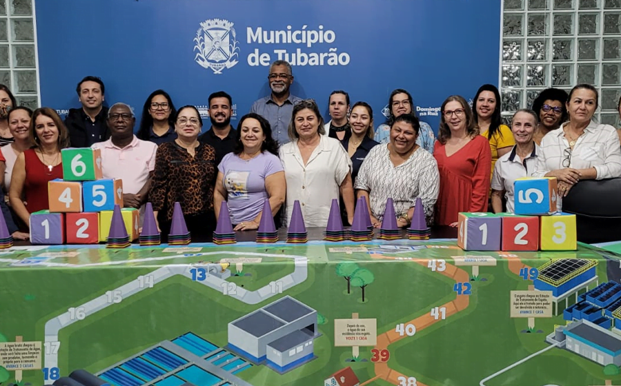 Fundação Municipal de Educação recebe kits de jogo gigante para trabalhar questões ambientais