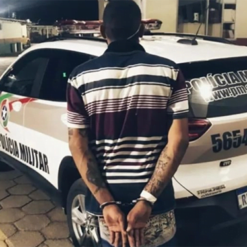 Foragido da Justiça escapa de cerco policial, foge de Uber e acaba preso Foragido da Justiça escapa de cerco policial, foge de Uber e acaba preso