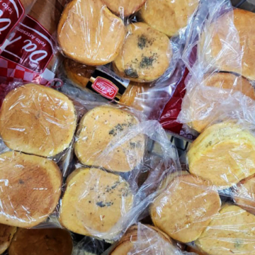 Procon de Tubarão encontra produtos vencidos em supermercado pela segunda vez no mês