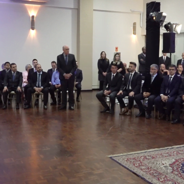 Cidadãos são homenageados com título honoríficos durante sessão solene da Câmara de Vereadores