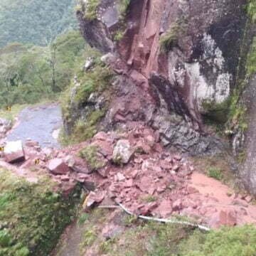Novo desmoronamento de barreira é registrado na Serra do Corvo Branco Novo desmoronamento de barreira é registrado na Serra do Corvo Branco