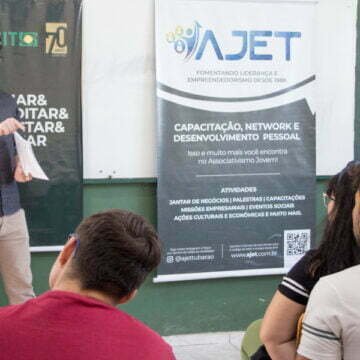 Projeto Geração Empreendedora capacita jovens do ensino médio em Tubarão Projeto Geração Empreendedora capacita jovens do ensino médio em Tubarão