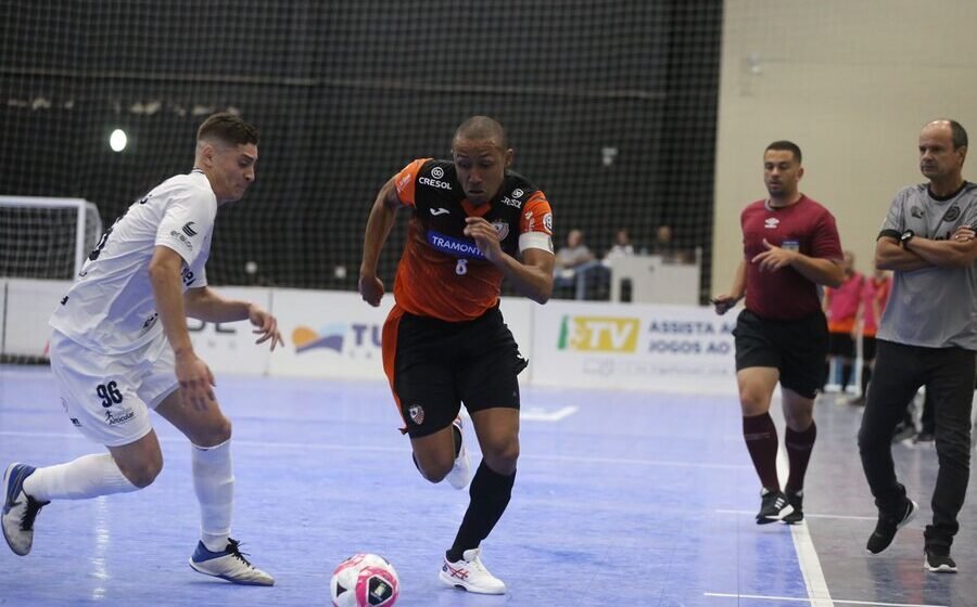 Tubarão Futsal perde em casa para o tradicional Carlos Barbosa