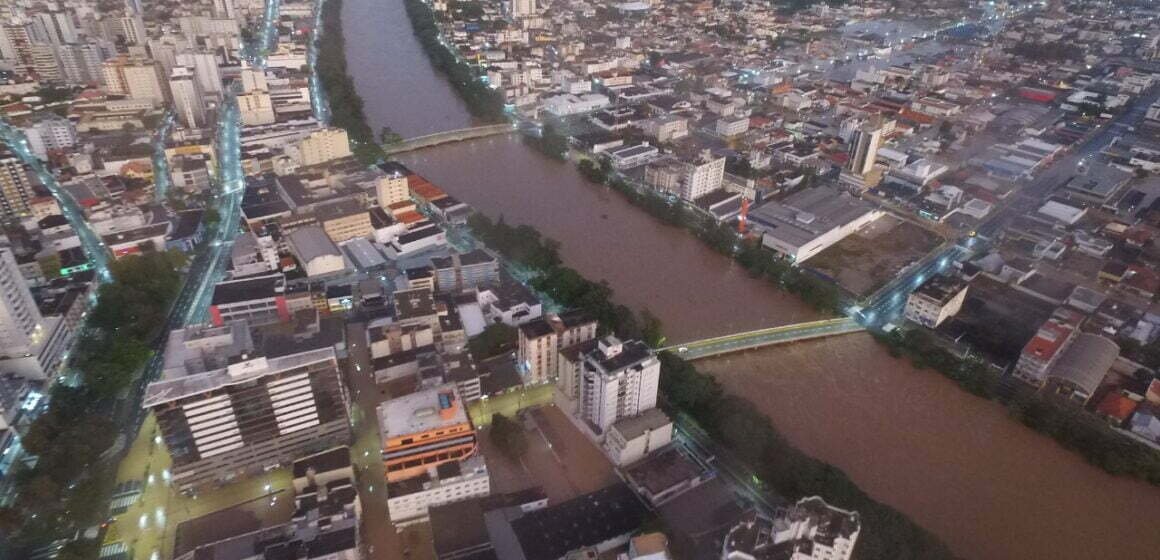 Cronograma de limpeza das pontes de Tubarão é suspenso por causa da chuva