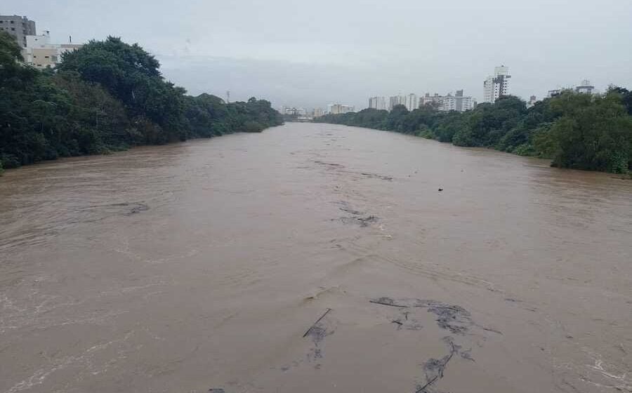 Pelo menos 94 municípios catarinenses têm registro de ocorrências causadas pela chuva