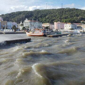 Ciclone subtropical Yakecan mantém previsão de ventos fortes e mar agitado para a região