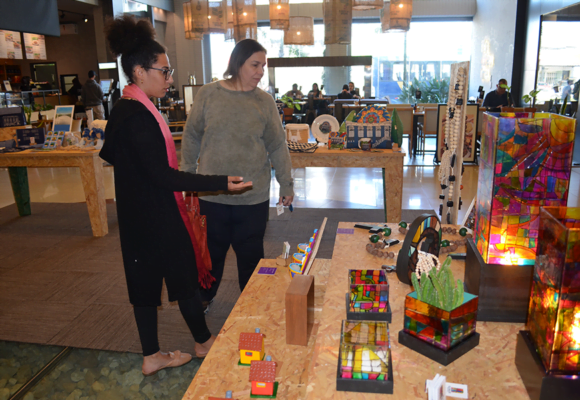 Produtos do programa Tubarão é Mais Criativa estão em exposição no Farol Shopping