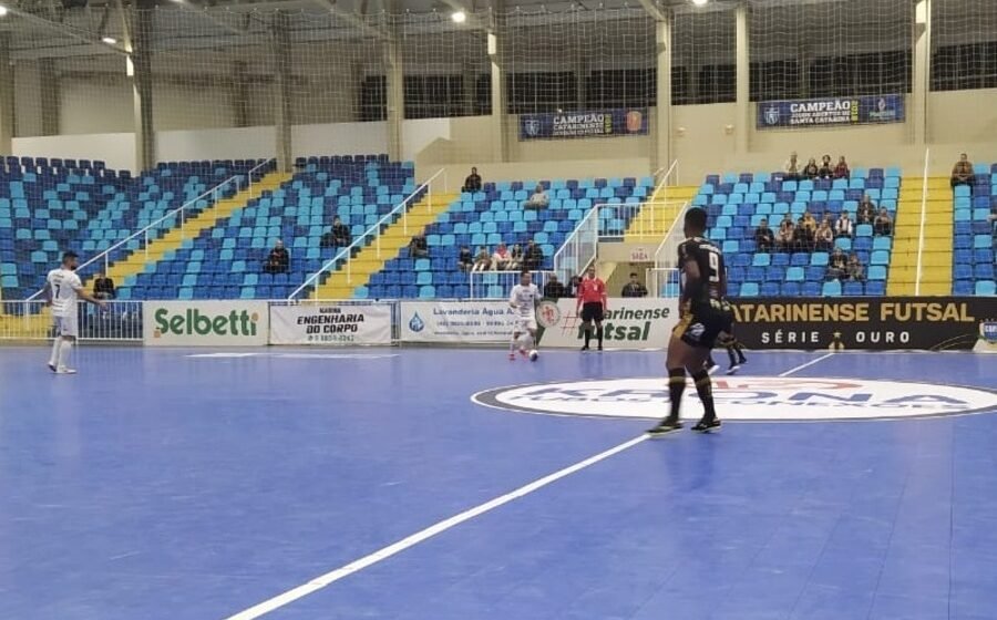 Tubarão Futsal recebe o campeão da Taça Brasil na semifinal do Estadual