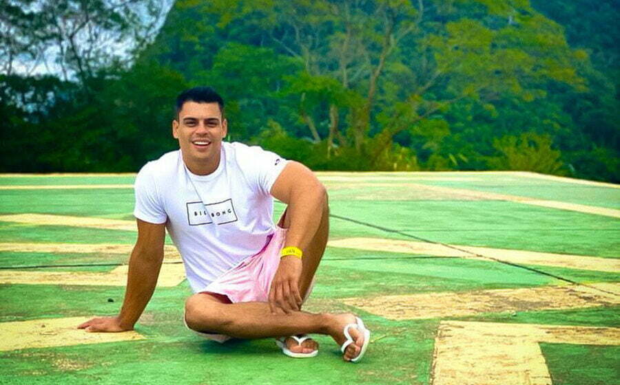 Modelo tubaronense morre após ser arrastado por onda e cair no mar no Rio de Janeiro Modelo tubaronense morre após ser arrastado por onda e cair no mar no Rio de Janeiro