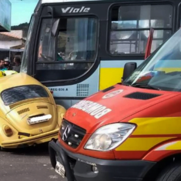 Acidente de trânsito entre fusca e ônibus escolar é registrado em Capivari de Baixo Acidente de trânsito entre fusca e ônibus escolar é registrado em Capivari de Baixo