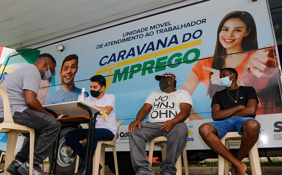 Caravana do Emprego e Qualifica SC estarão em Capivari de Baixo na próxima semana