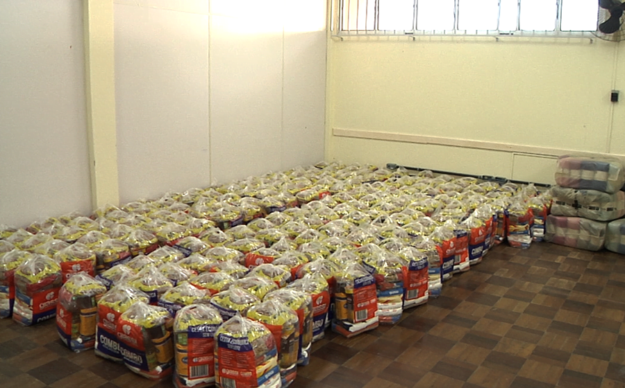 Lions de Tubarão fazem doação de cestas básicas às famílias atingidas pela enchente
