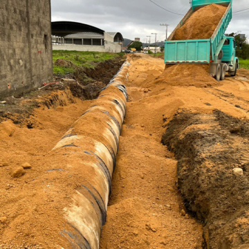 Rua Teodoto Tonon recebe sistema de drenagem para as obras de pavimentação asfáltica Rua Teodoto Tonon recebe sistema de drenagem para as obras de pavimentação asfáltica