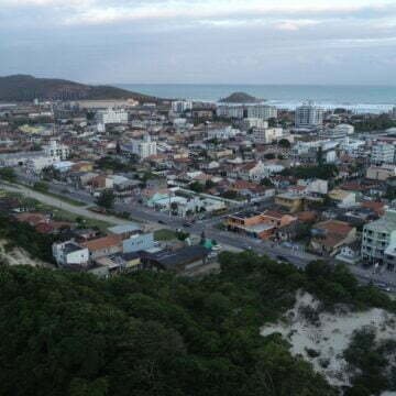 Donos de terrenos abandonados em Imbituba são notificados para realizarem limpeza