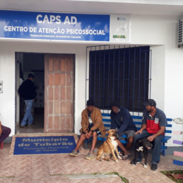 Moradores em situação de rua aceitam ajuda e são encaminhados para tratar dependência química Moradores em situação de rua aceitam ajuda e são encaminhados para tratar dependência química